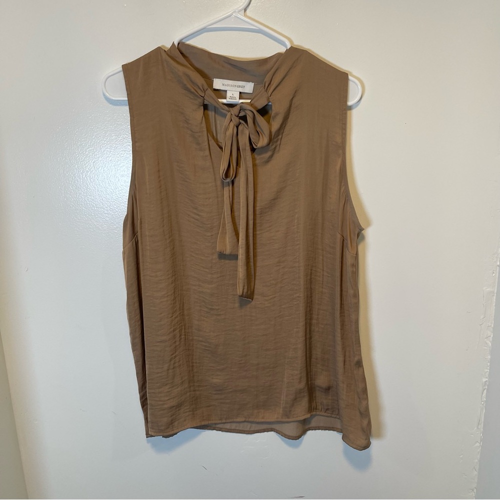 Madison Grey Sleeveless Tan Blouse with Bow‎ Tie women’s size large